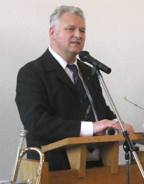 Pfarrer Stehle bei der Verabschiedung 2004